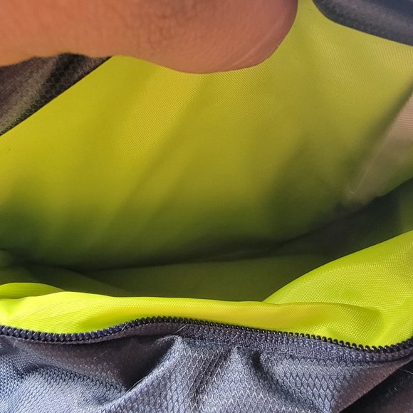 Camelbak Daystar 16 Hydration Backpack 2.5L Reservoir Mesh Back Hiking Camping - Picture 9 of 16